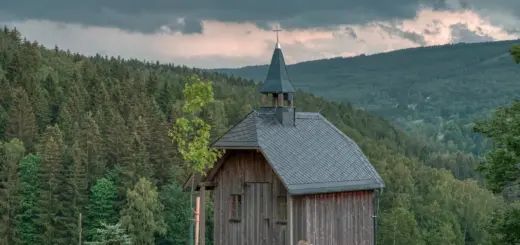 Fotospot Erzgebirge: Die Kapelle am Weg
