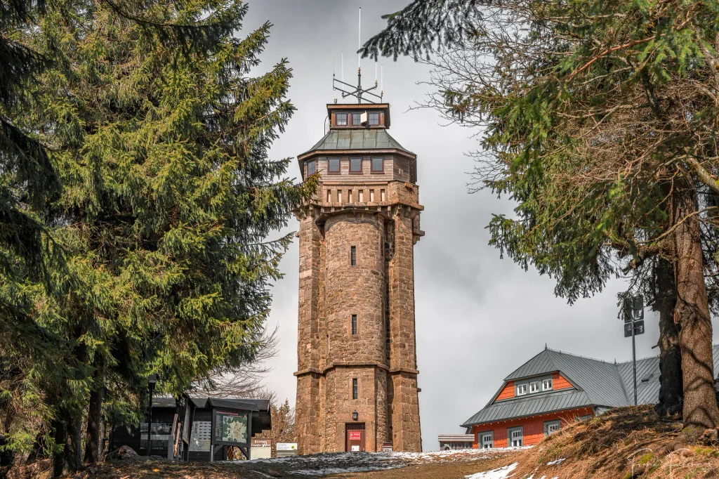 Der Aussichtsturm auf dem Auersberg